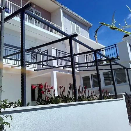 Apartman Nora *